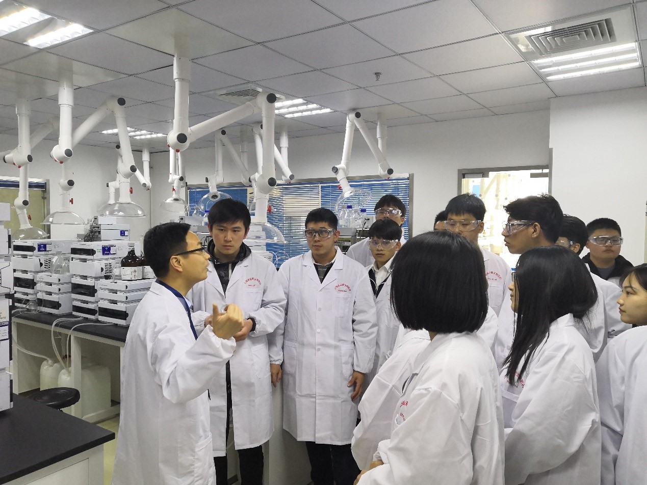 走进AG真人国际，与学子共话成长
