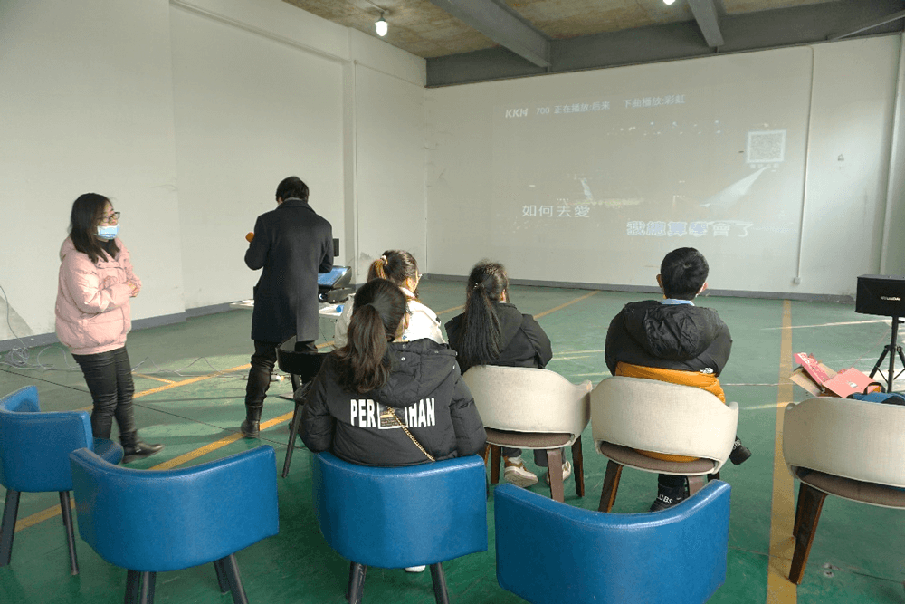 在春节 “乐七天” 活动中，AG真人国际给留沪过春节的员工准备了丰富多彩的活动